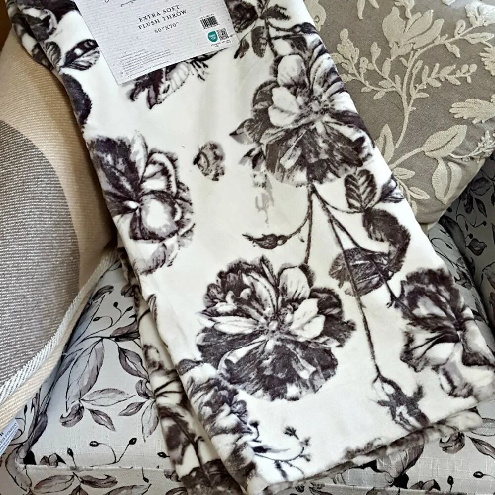 NEW! TOILE FLORAL ULTRA PLUSH THROW BLANKET